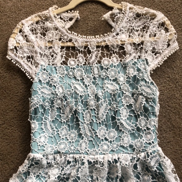 Mint dress with lace overlay - Picture 2 of 4